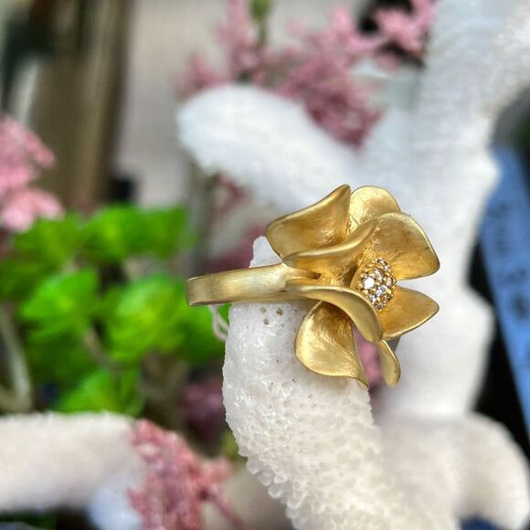 18K Brushed Gold Flower Sheila Fajl GLOW Masterpiece Statement Cocktail Ring - Picture 3 of 7